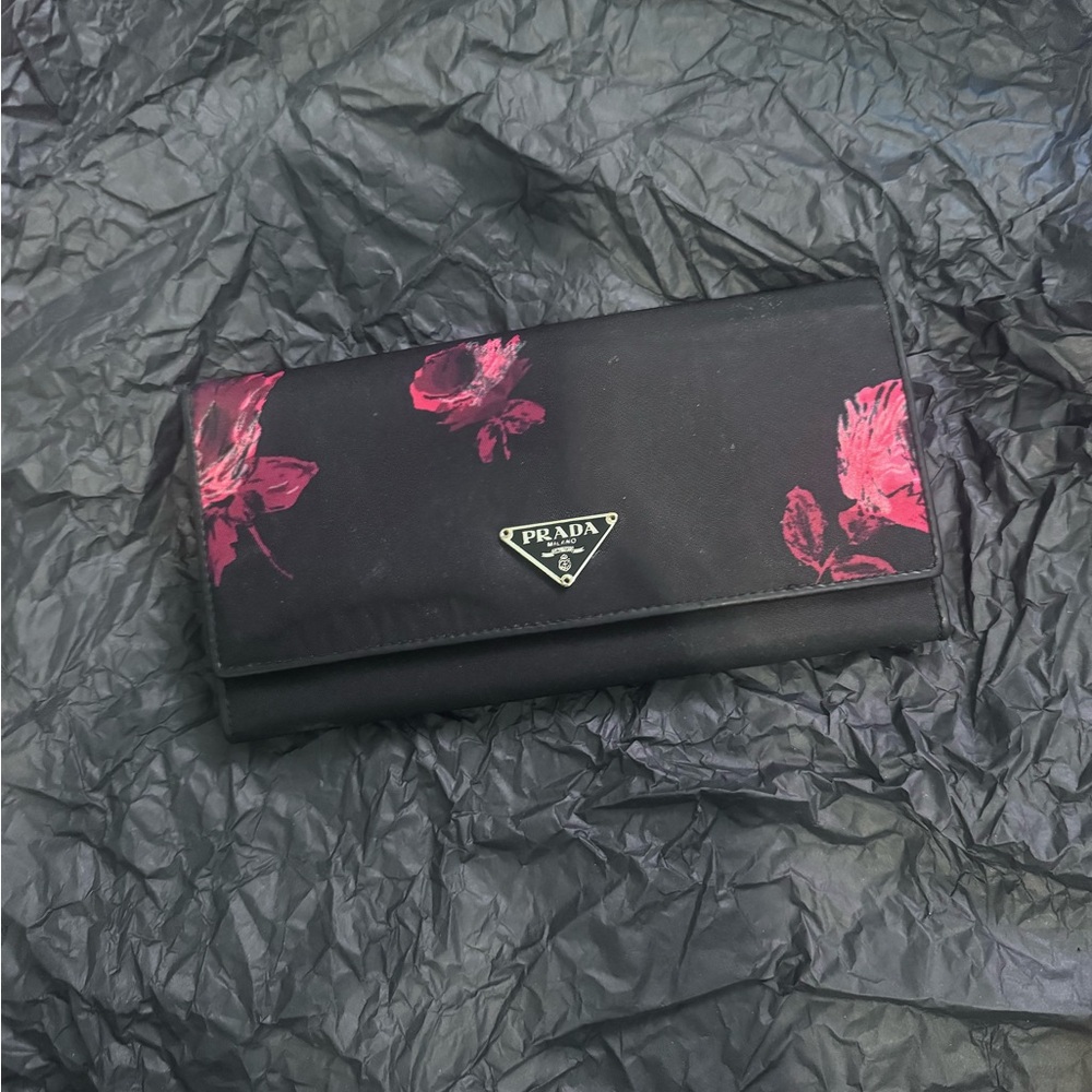Prada Rose 🥀 Wallet-Authentic